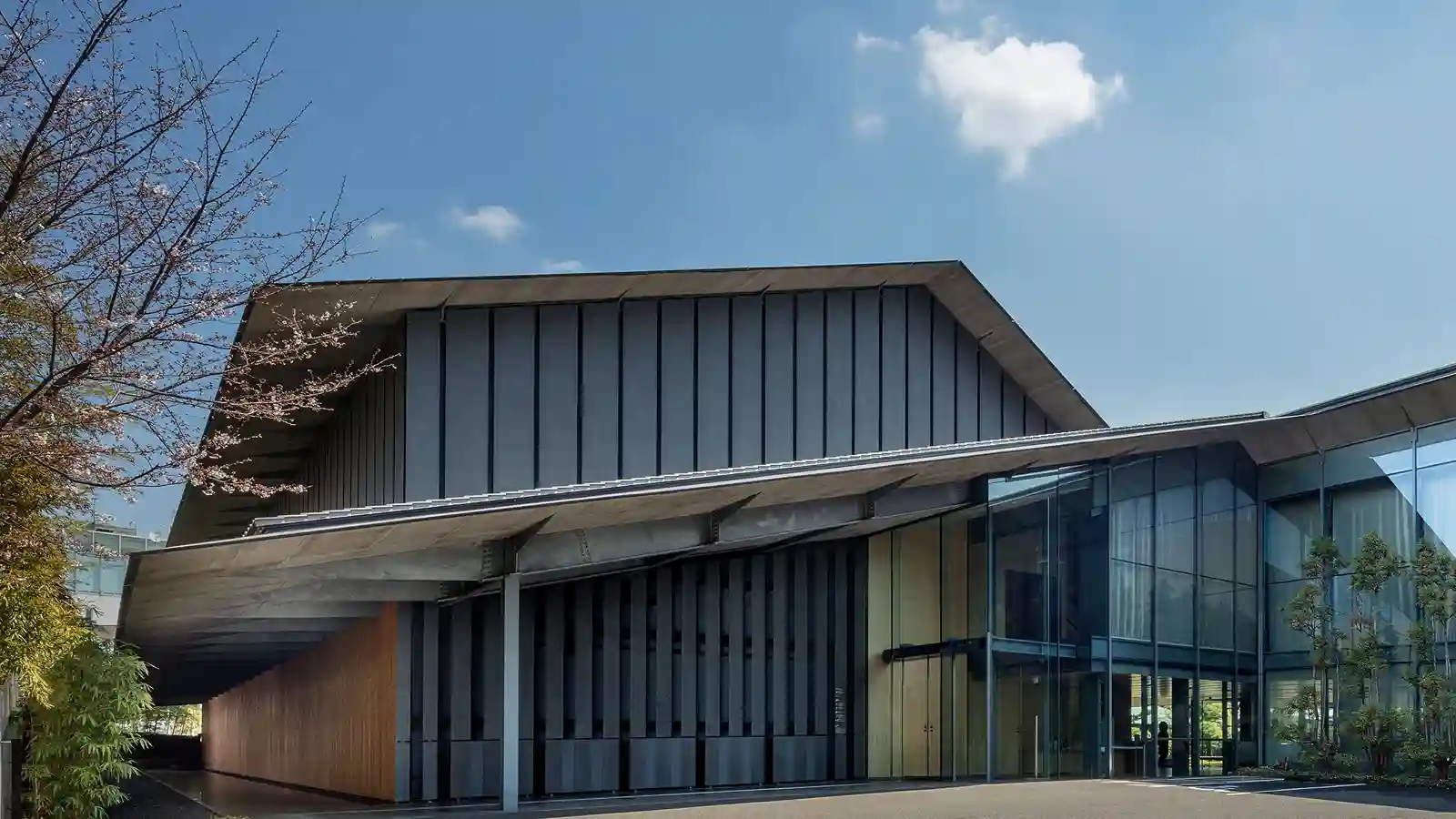 Nezu_【1】-Exterior-of-the-Main-Building (1)